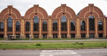 Spektakuläre Einblicke: Die Historische und Architektonische Bedeutung der Industrieschule Chemnitz (Foto: AdobeStock - Jens 385059436)