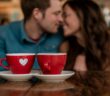 Dating Cafe: Wo echte Beziehungen beginnen. (Foto: AdobeStock Curioso.Photography _808221233)