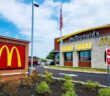 McDonald’s Restaurants in über 100 Ländern weltweit (Foto: AdobeStock-866808606 Refrina)