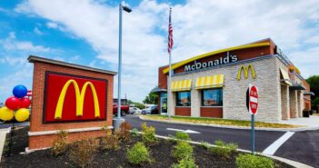 McDonald’s Restaurants in über 100 Ländern weltweit (Foto: AdobeStock-866808606 Refrina)