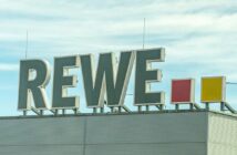 Die Rewe Group – einer der größten Handelskonzerne Europas, weltweit aktiv. (Foto: AdobeStock 592782226-Annabell Gsödl)